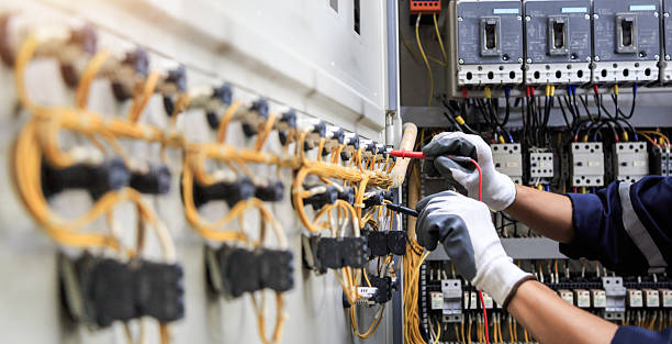 Professional Electrician technician working in Williston Highlands, FL